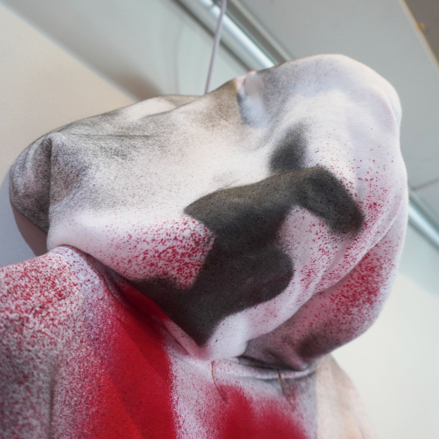 SKOLOCT SPRAY PAINTED ZIP HOODIE (L)