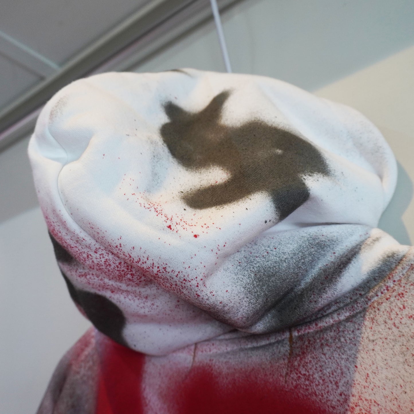 SKOLOCT SPRAY PAINTED ZIP HOODIE (L)