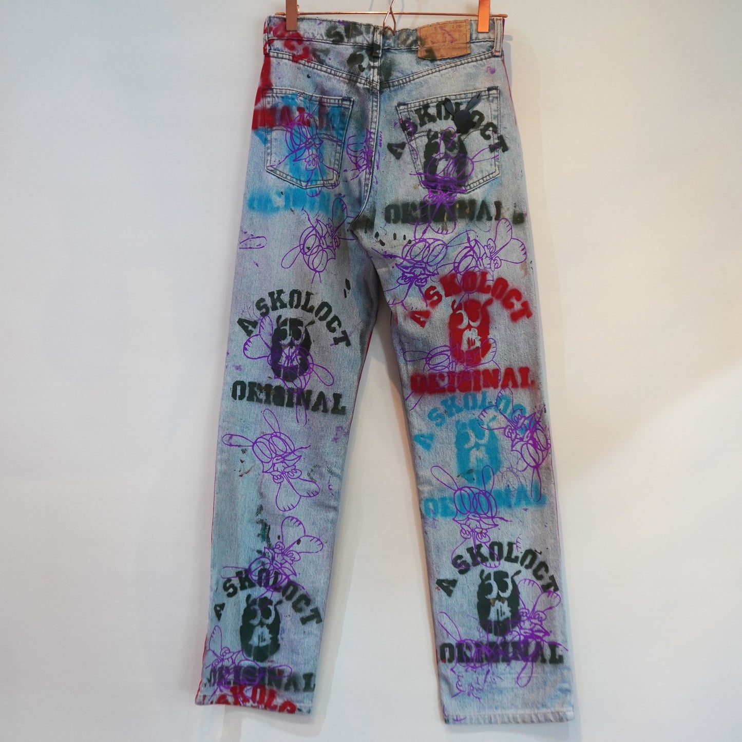 SKOLOCT SPRAY PAINTED JEANS - 29