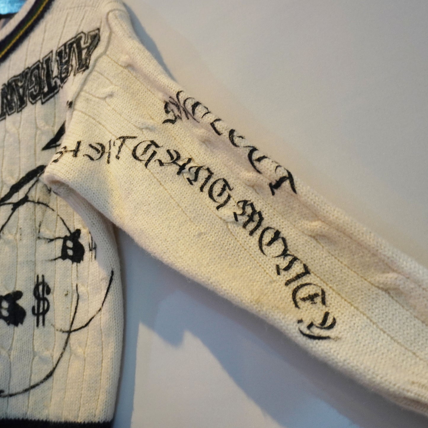 SKOLOCT SUCCI REMAKE V NECK KNIT SWEATER