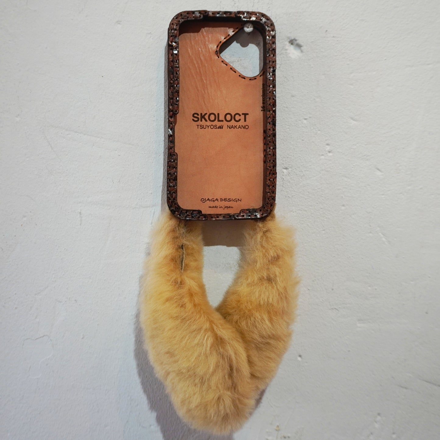 LEATHER PHONE CASE PYTHON - iPhone 16