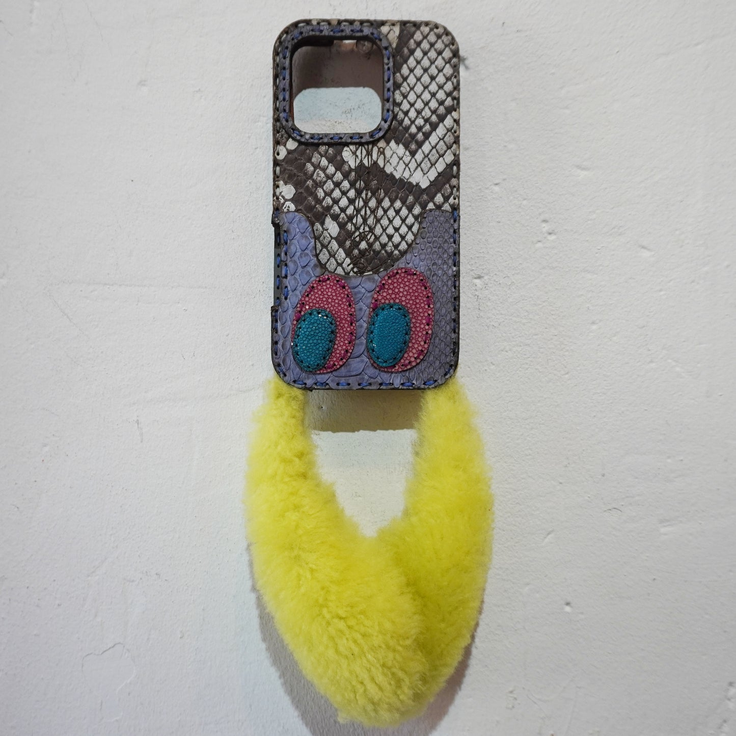 LEATHER PHONE CASE PYTHON - iPhone 16 PRO