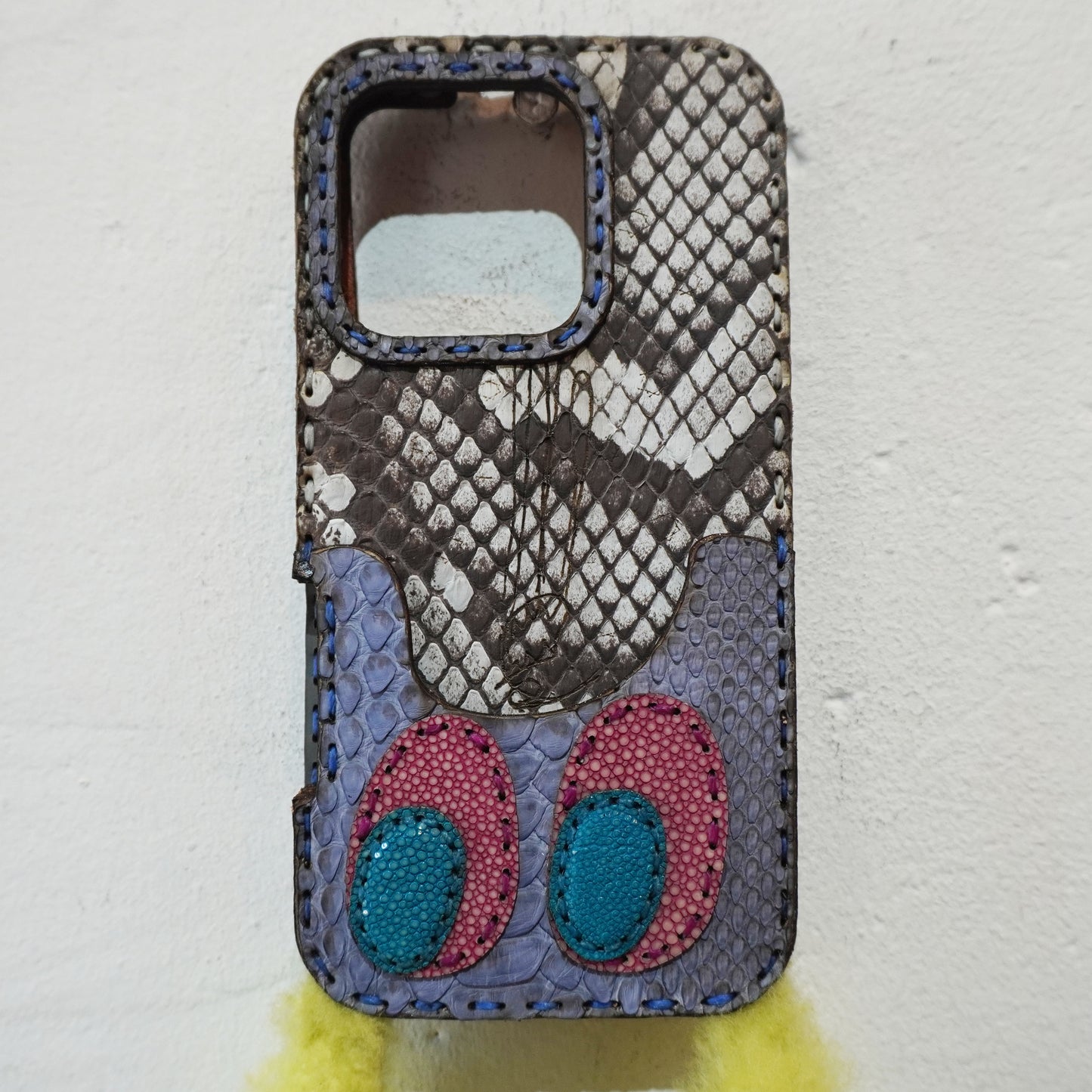 LEATHER PHONE CASE PYTHON - iPhone 16 PRO