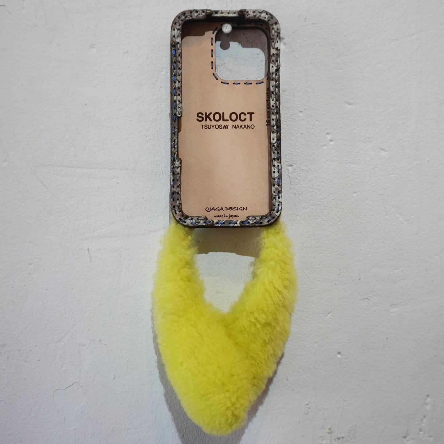 LEATHER PHONE CASE PYTHON - iPhone 16 PRO