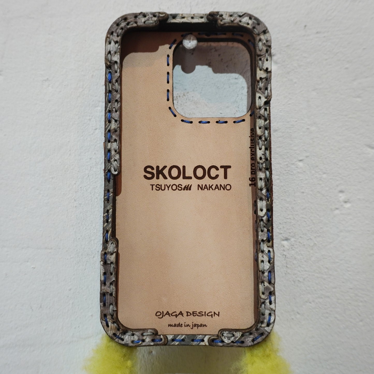 LEATHER PHONE CASE PYTHON - iPhone 16 PRO