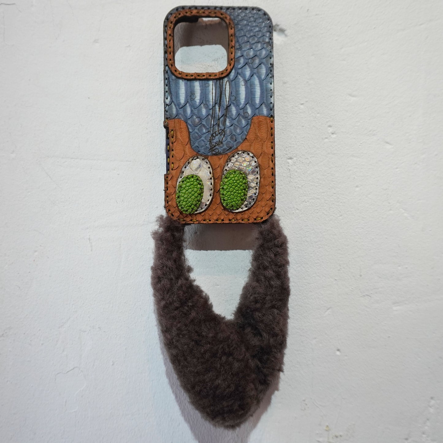 LEATHER PHONE CASE PYTHON - iPhone 16 PRO