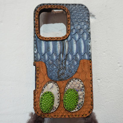 LEATHER PHONE CASE PYTHON - iPhone 16 PRO