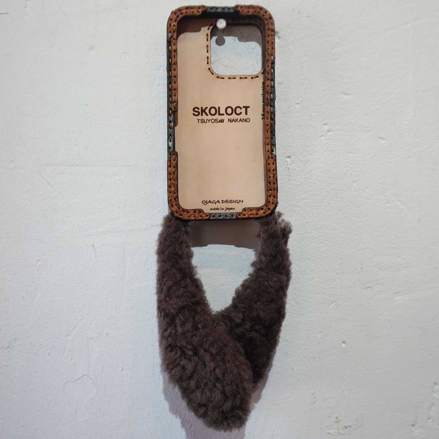 LEATHER PHONE CASE PYTHON - iPhone 16 PRO