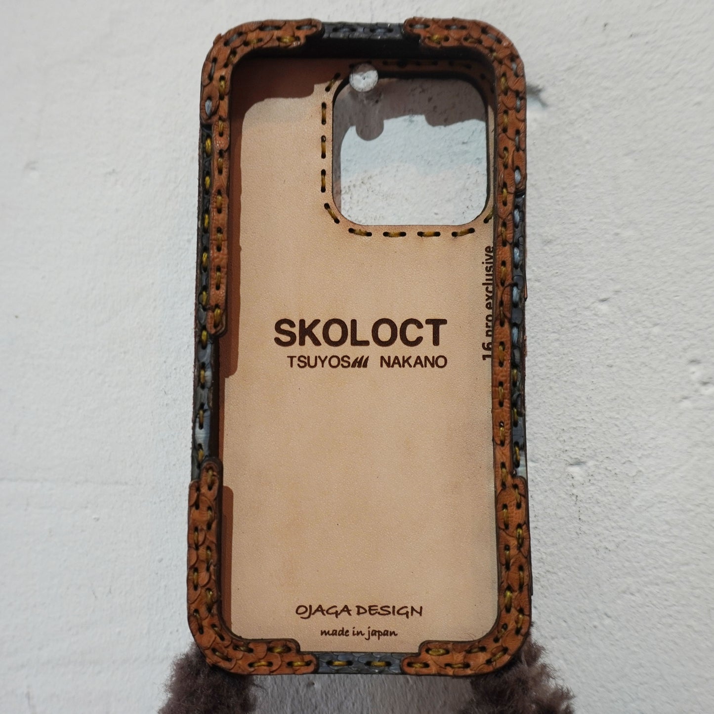 LEATHER PHONE CASE PYTHON - iPhone 16 PRO