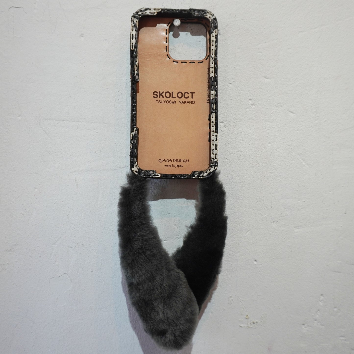 LEATHER PHONE CASE PYTHON - iPhone 16 PRO MAX