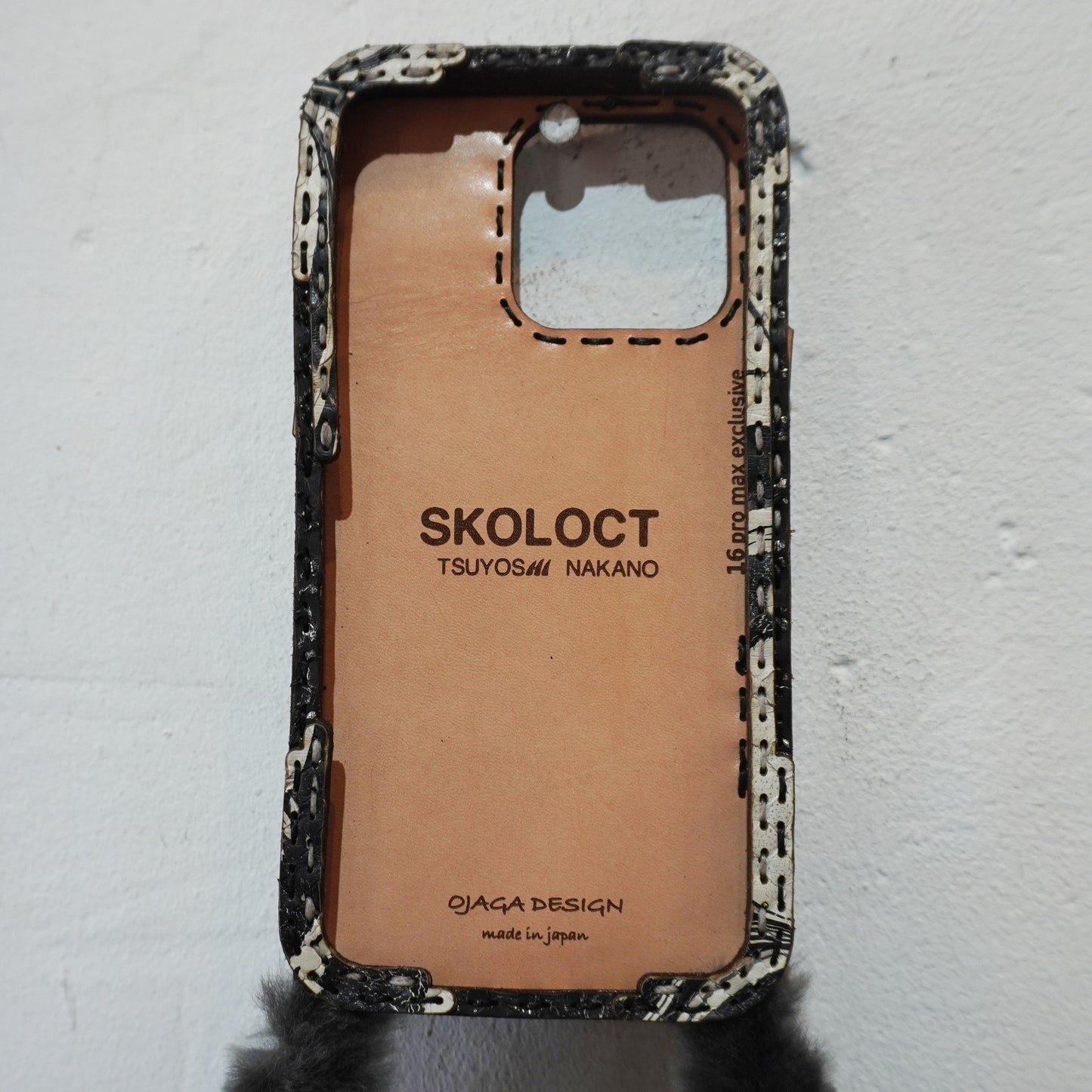 LEATHER PHONE CASE PYTHON - iPhone 16 PRO MAX