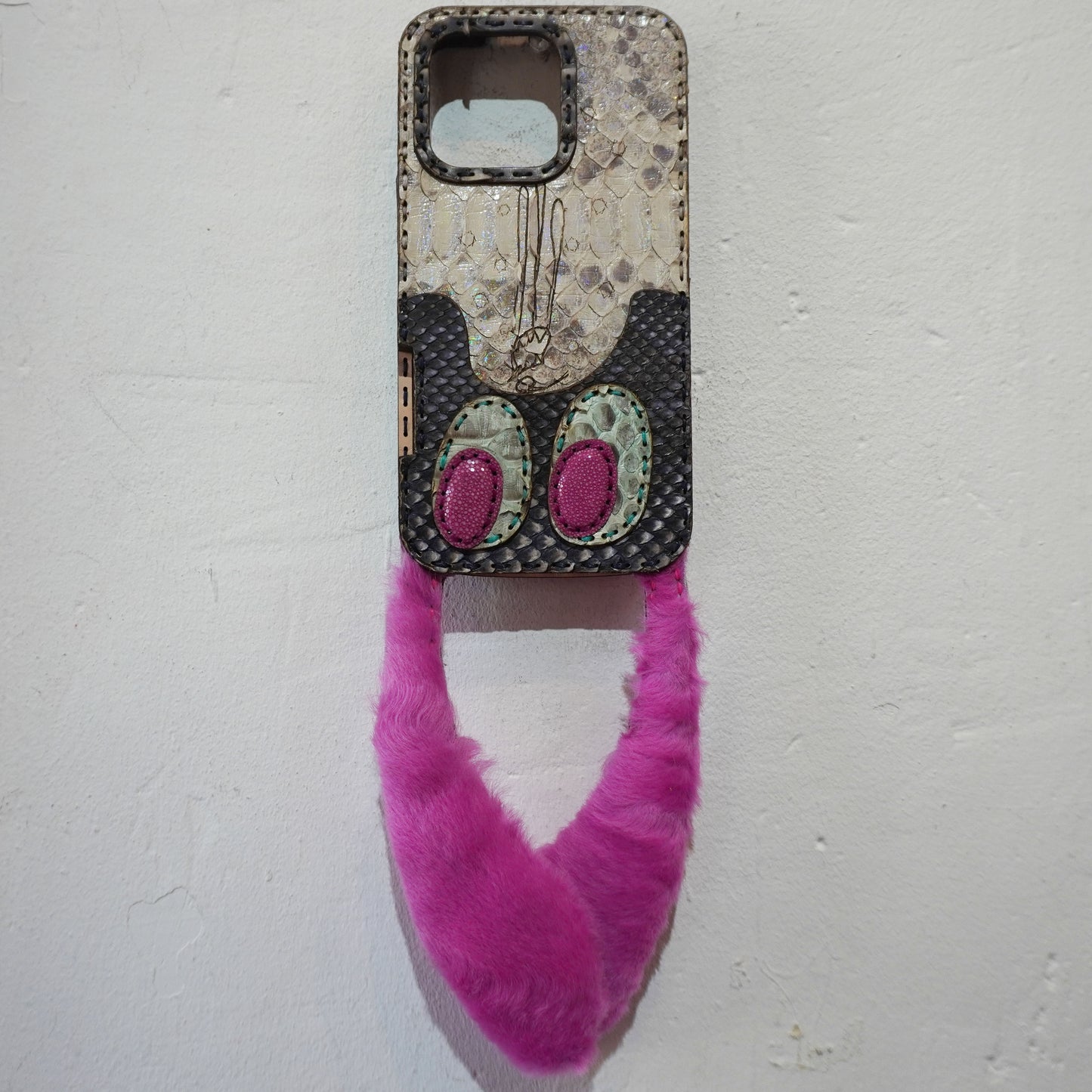 LEATHER PHONE CASE PYTHON - iPhone 16 PRO MAX